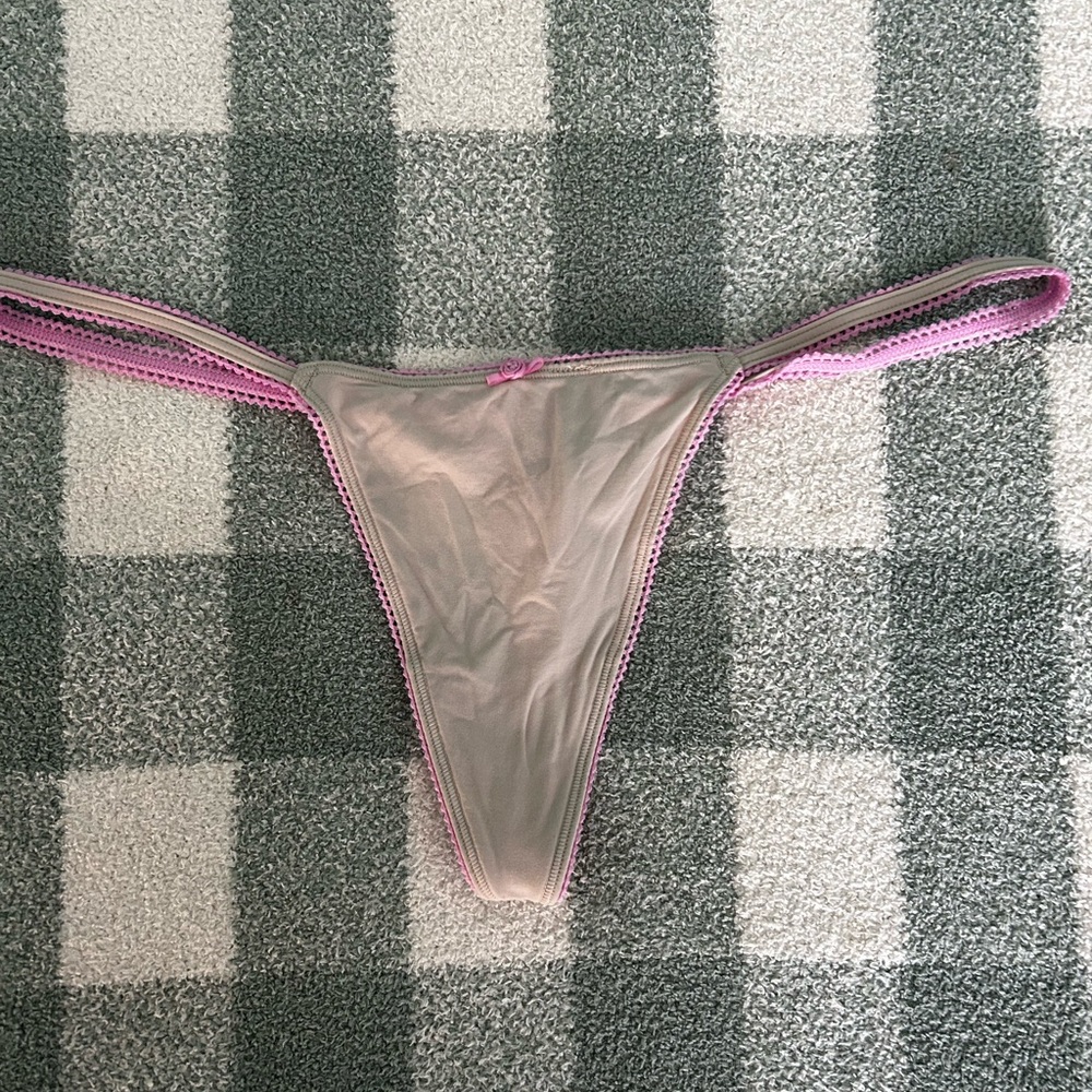 SKIMS FITS EVERYBODY PICOT TRIM STRING THONG